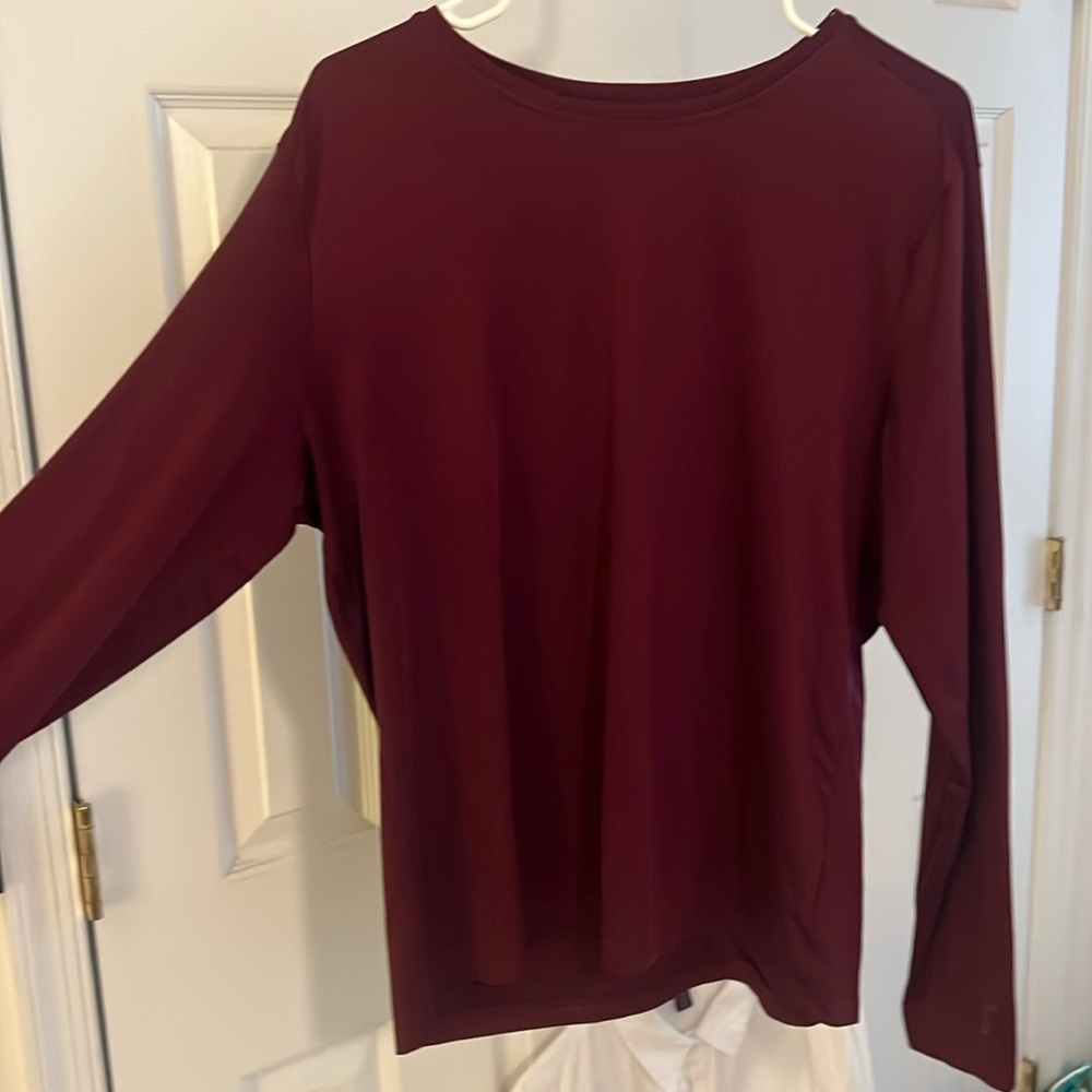 Bestee burgundy under scrub long sleeve. Size xl